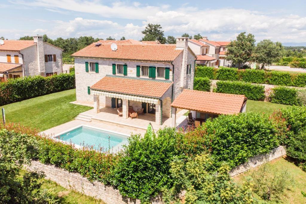 Dracena Mit Privatem Pool Višnjan
